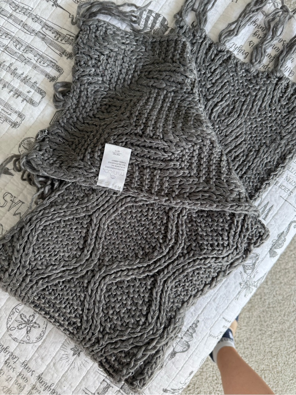 NWOT Minicci Gray-Silver Scarf